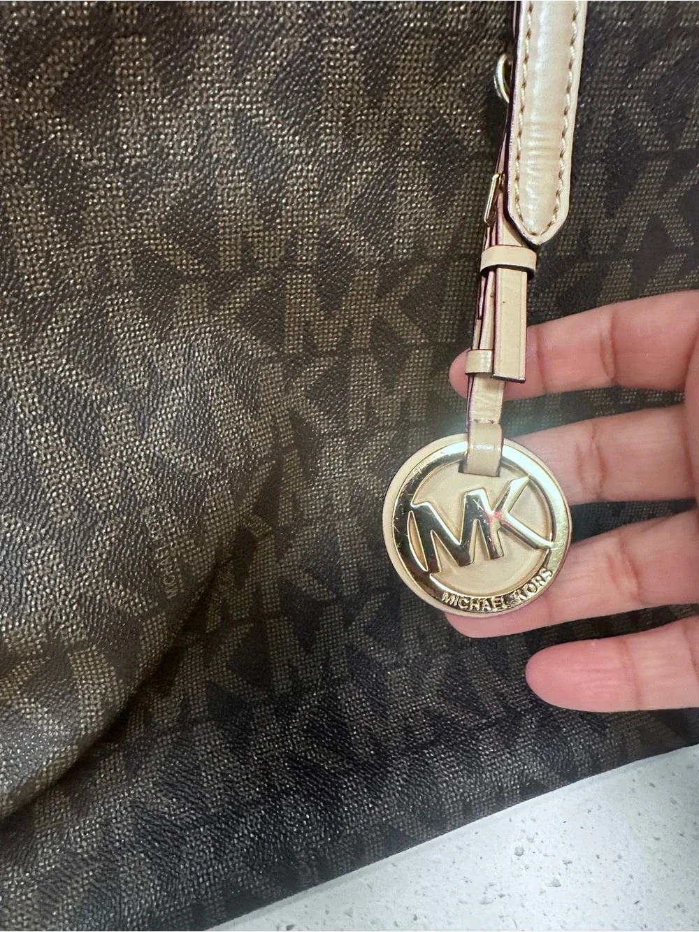Michael Kors signature mk